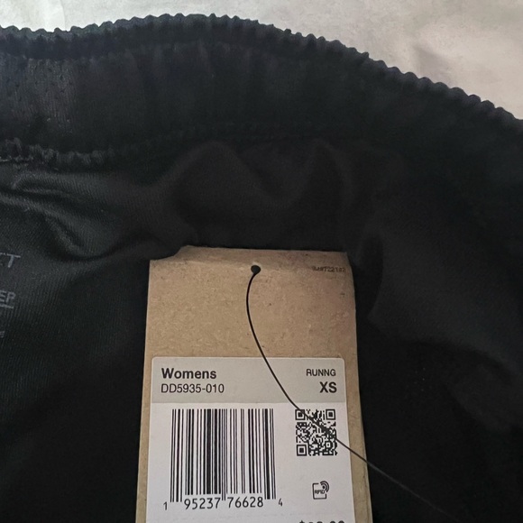 Nike shorts brand new size XS - Picture 5 of 6